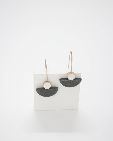 Maike half circle pebble hook earrings
