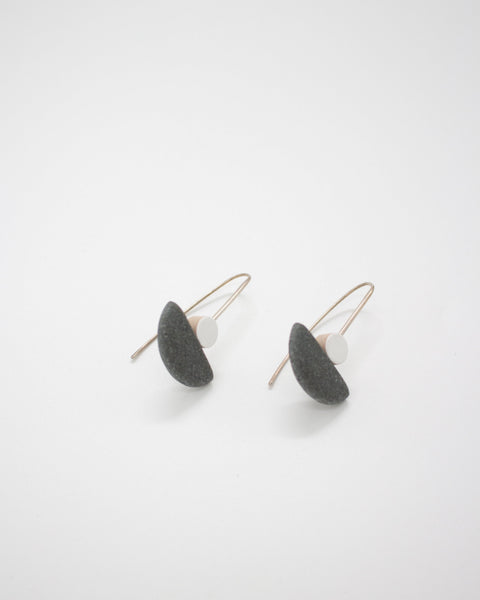 Maike half circle pebble hook earrings