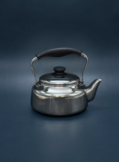 Sori Yanagi Mirrored Kettle