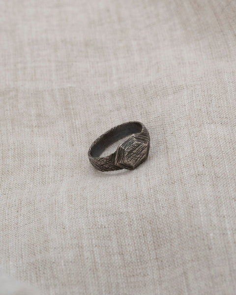 Scarred gem ring by 6x4