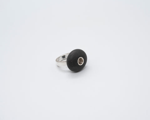 Maike Barteldres Sterling silver with natural pebble rivet ring