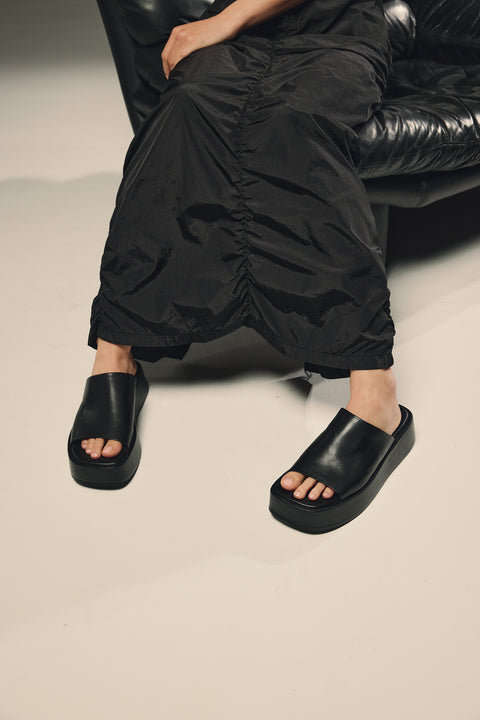 Bronwyn Black leather Bonnie slide Sandals