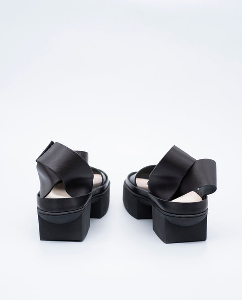 Trippen Black Leather Sandals With Japanese Style Block Heel Reflect F